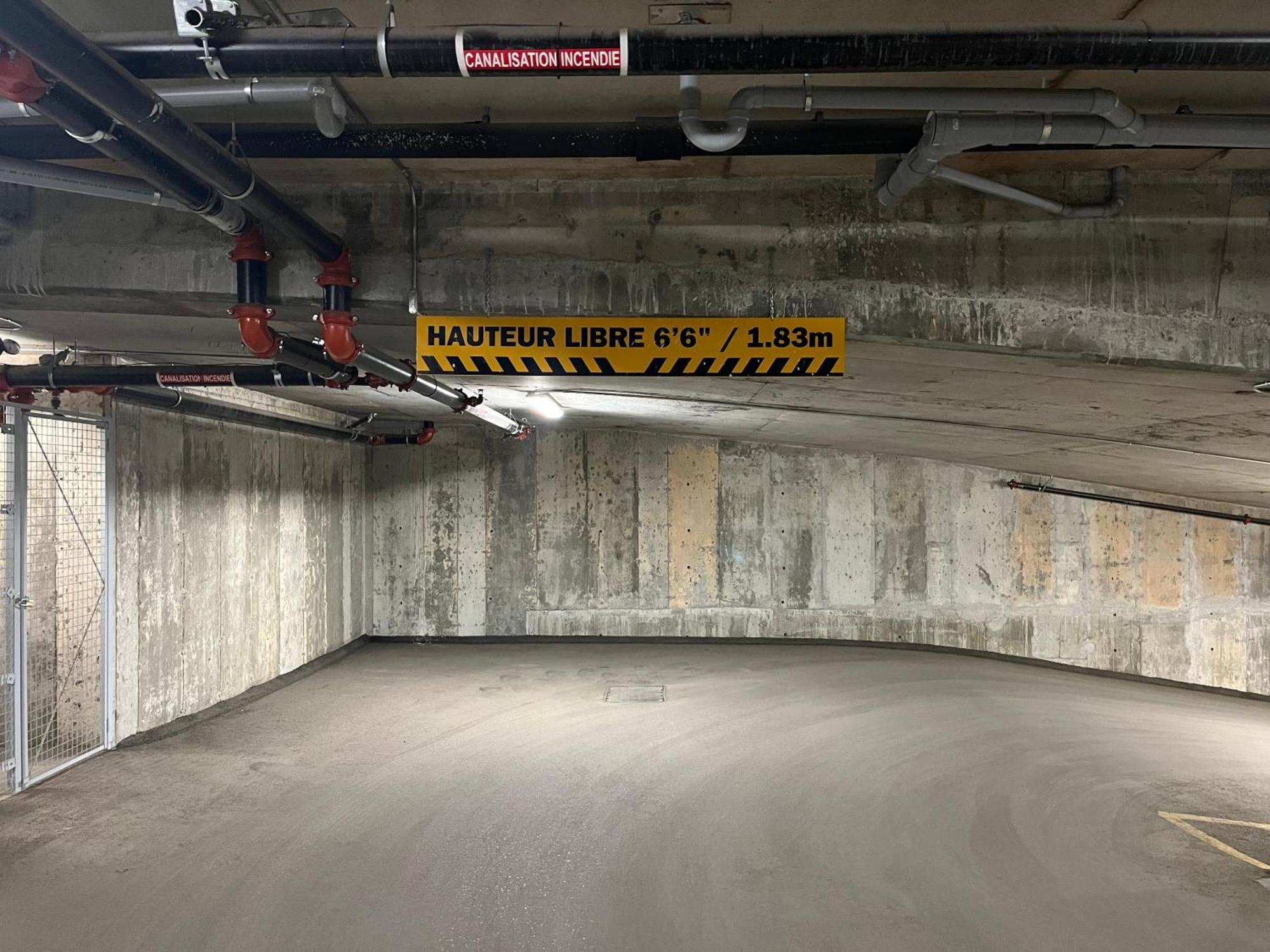 Initial / Wave + Parking / Centre-Ville De Quebec Luaran gambar
