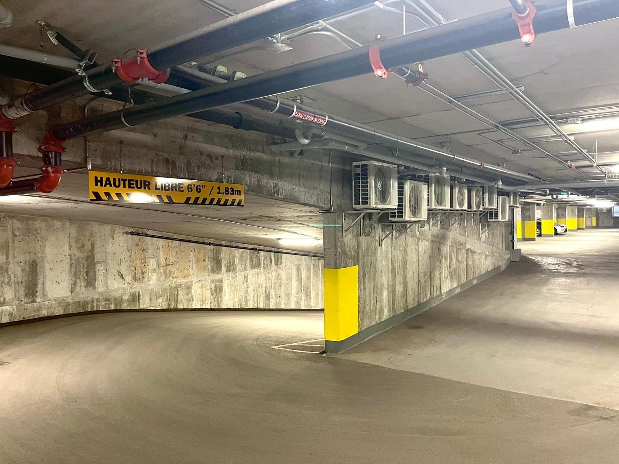Initial / Wave + Parking / Centre-Ville De Quebec Luaran gambar