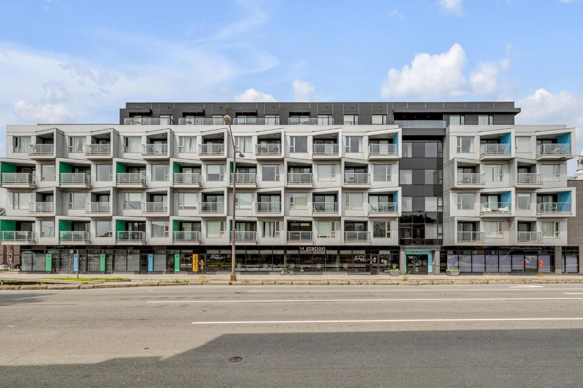 Initial / Wave + Parking / Centre-Ville De Quebec Luaran gambar