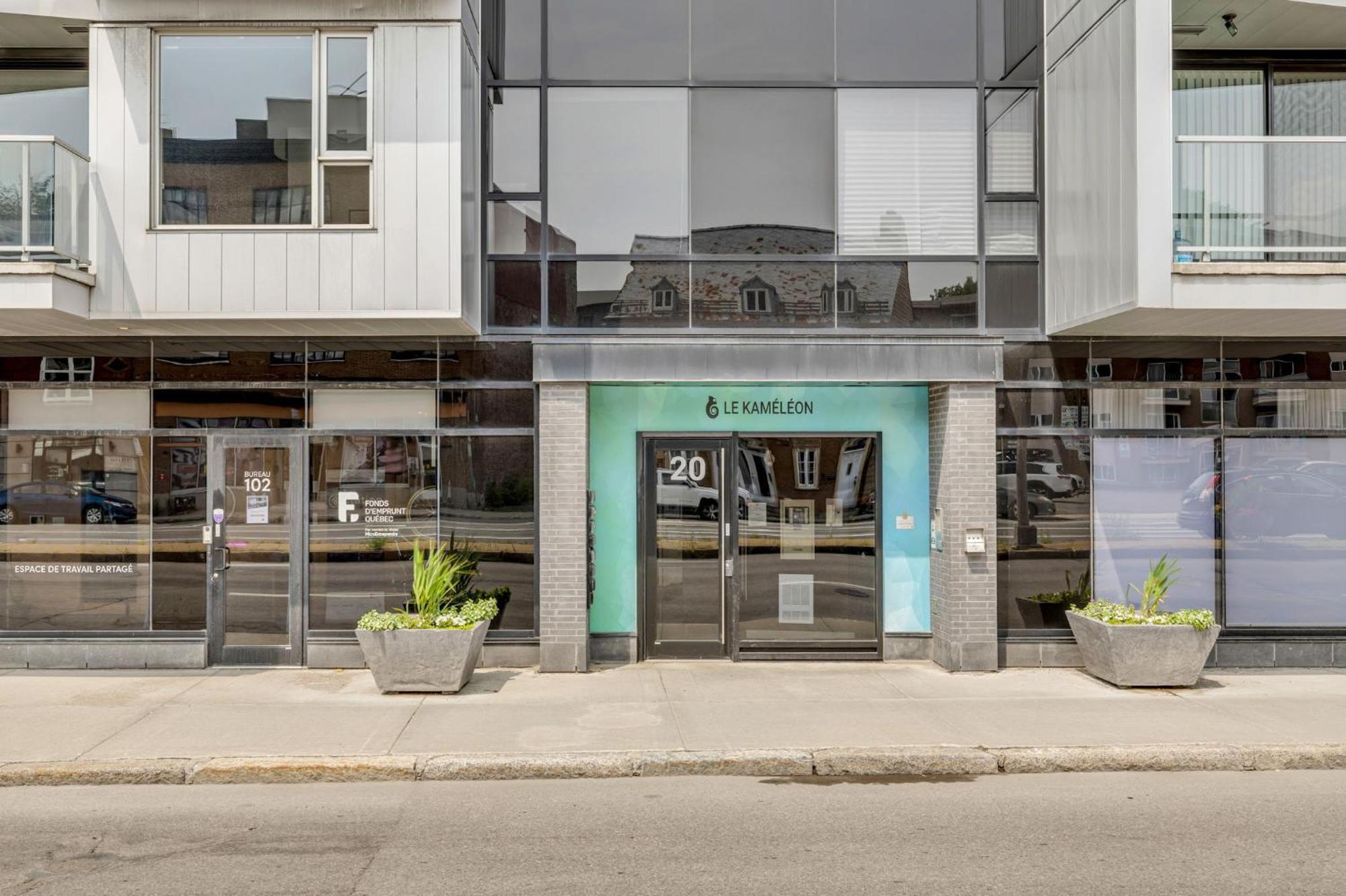 Initial / Wave + Parking / Centre-Ville De Quebec Luaran gambar