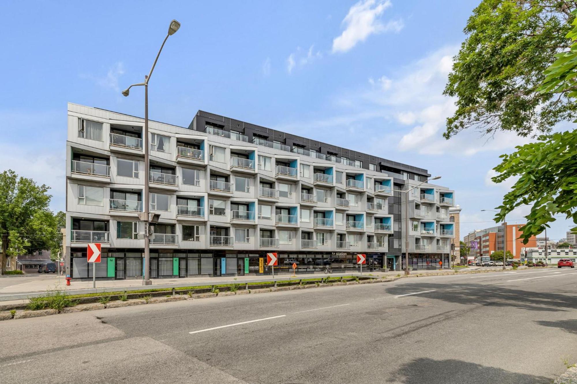Initial / Wave + Parking / Centre-Ville De Quebec Luaran gambar